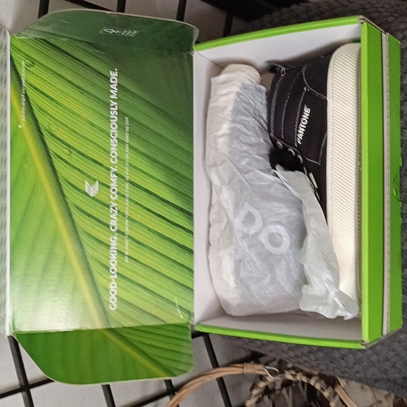 Carimua Pantones Black canvas Hi tops new in box 🖤🖤🖤🖤unisex - Picture 11 of 11